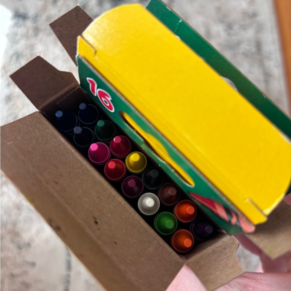 Crayola crayon bundle - Picture 3 of 3